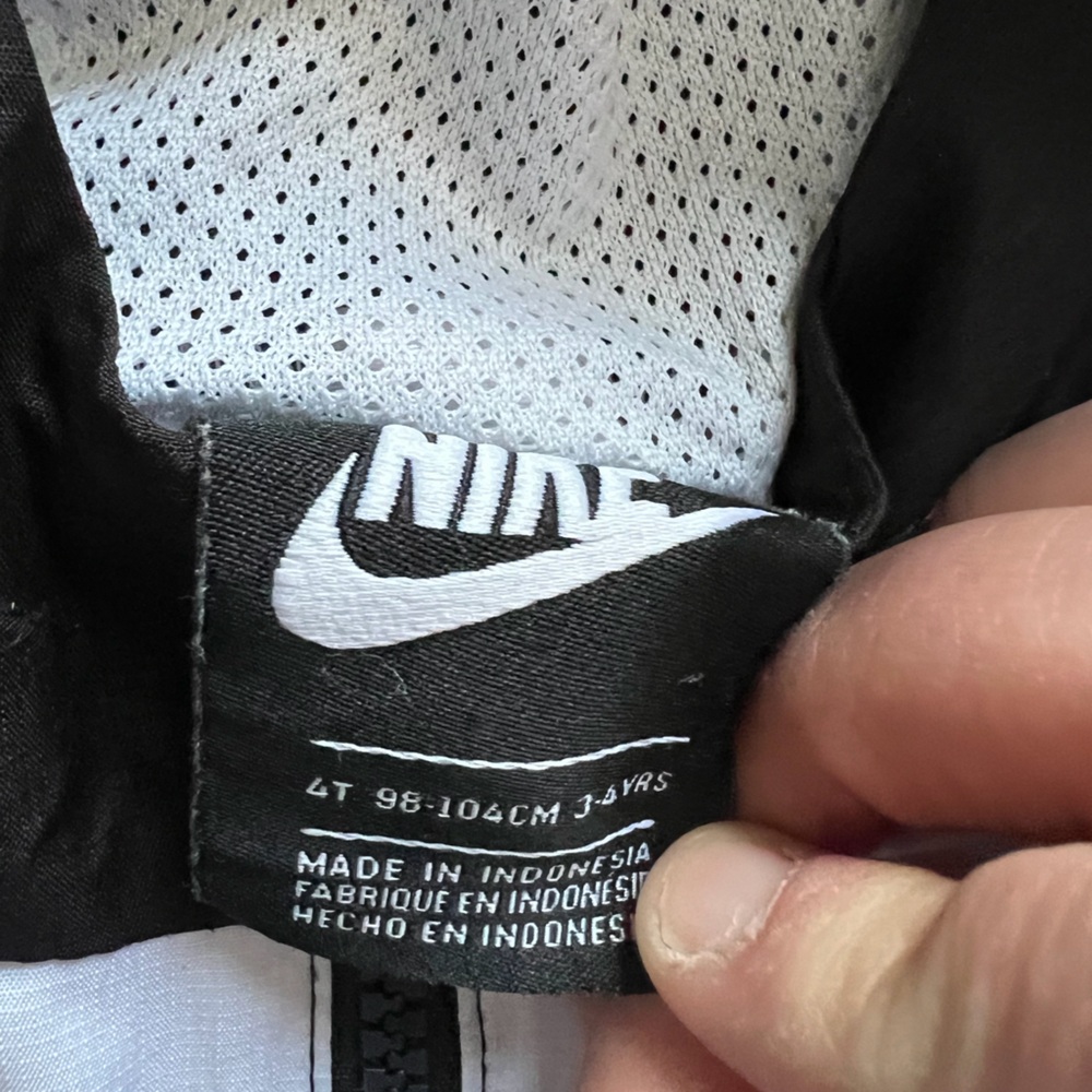 Kids Nike Windbreaker - Picture 3 of 3